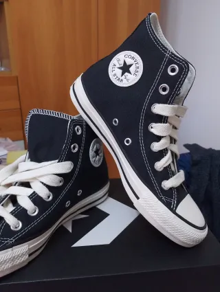 Converse ricamate nere