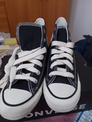 Converse ricamate nere