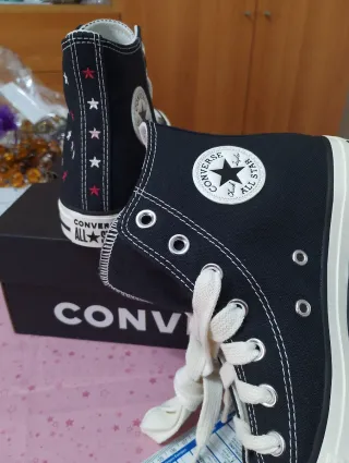 Converse ricamate nere