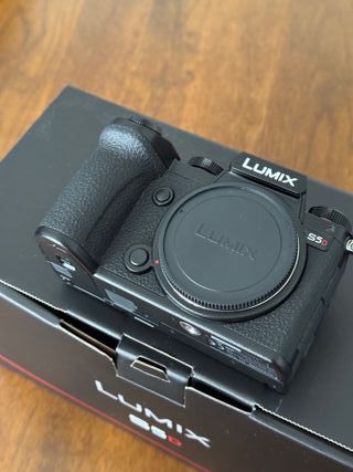 Lumix S5D Cámara Digital (Como Nueva)