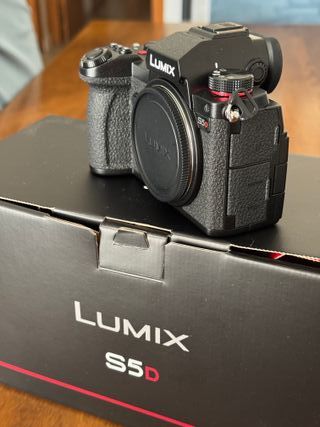 Lumix S5D Cámara Digital (Como Nueva)
