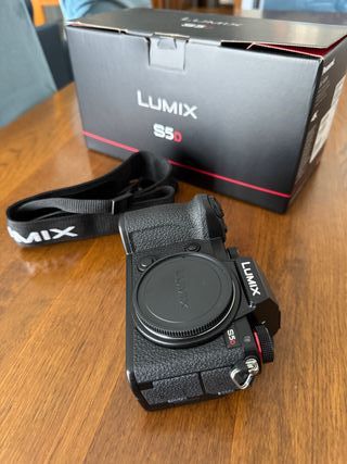 Lumix S5D Cámara Digital (Como Nueva)