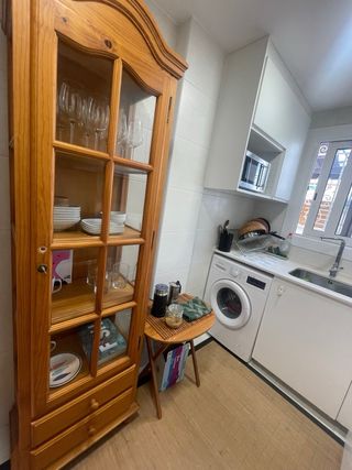 Vitrina de madera y cristal