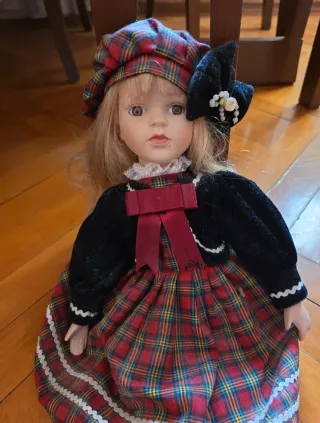 Bambola di porcellana vintage