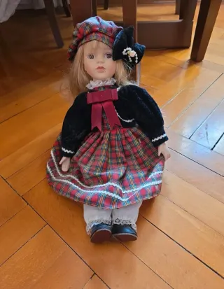 Bambola di porcellana vintage