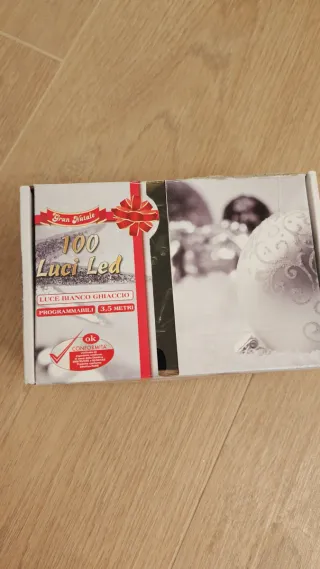 Albero di Natale senza decorazioni + serie luci