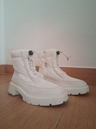Botas blancas acolchadas con cremallera
