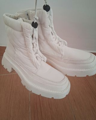 Botas blancas acolchadas con cremallera