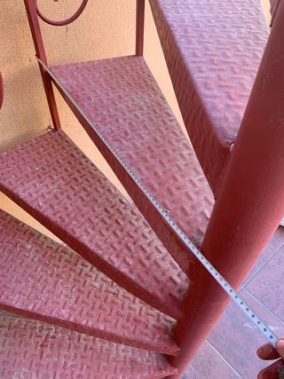 Escalera caracol metálica exterior