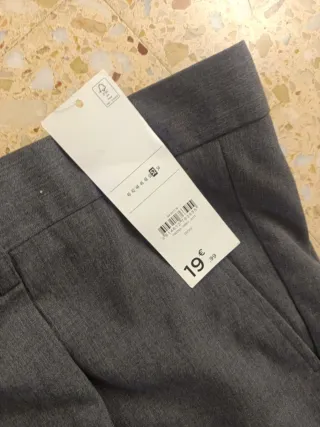 Pantalón gris hombre