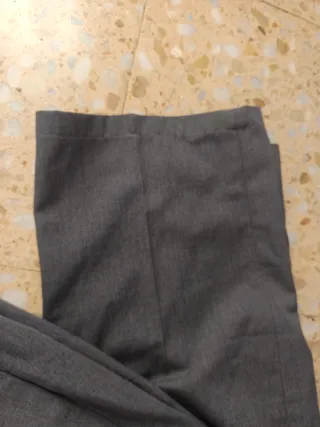 Pantalón gris hombre