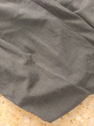 Pantalón gris hombre