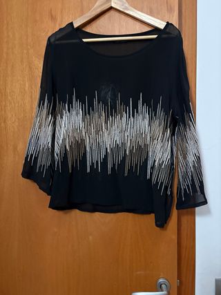 Camisa negra mujer con detalles dorados
