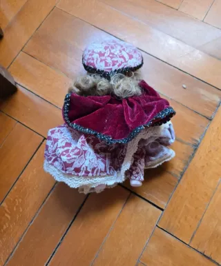 Bambola di porcellana antica