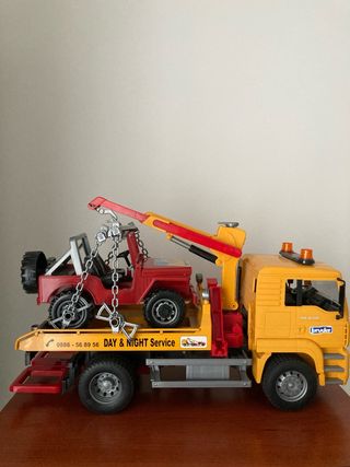 Carro attrezzi Bruder con fuoristrada