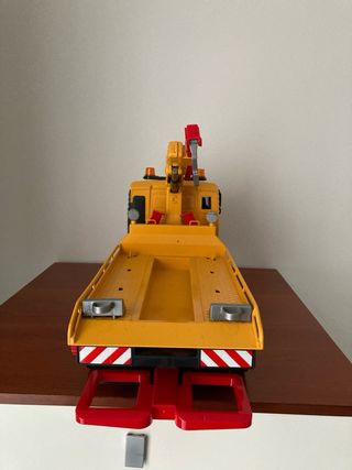 Carro attrezzi Bruder con fuoristrada