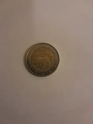Colección de 6 monedas internacionales valiosas.