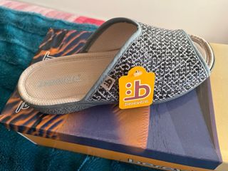 Zapatillas de casa Berevere beige y grises