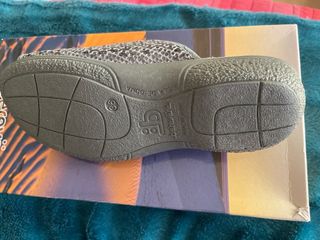 Zapatillas de casa Berevere beige y grises