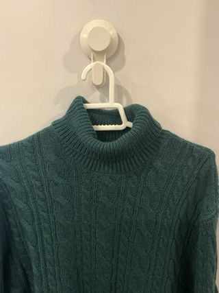 Jersey Zara ochos cuello alto verde