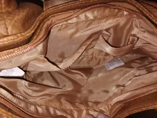 Bolso marrón de piel sintética