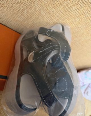 Sandalias de mujer negras y blancas