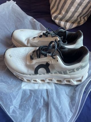 Zapatillas ON Running CloudMonster Blancas/Grises