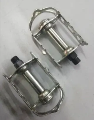 pedales metálicos bicicletas clásicas y paseo