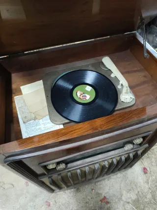 Gramola tocadiscos radio Antigua