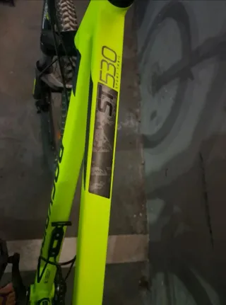 Bicicleta Rockrider  kl Amarilla.