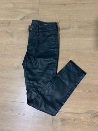 Pantalón negro satinado