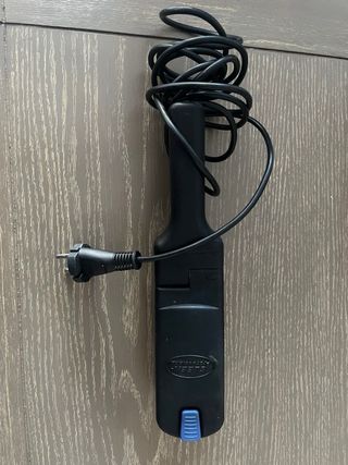 Plancha de pelo negra y azul