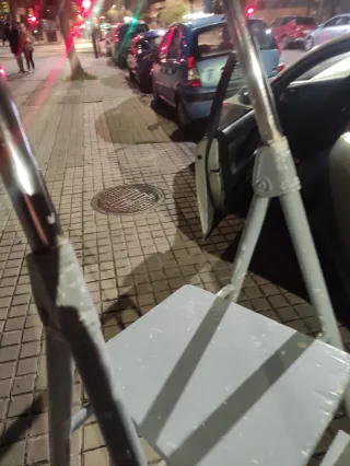 Escalera plegable plateada