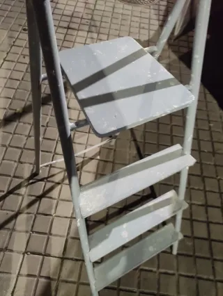 Escalera plegable plateada