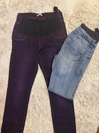 Pantalones premamá morados y vaqueros