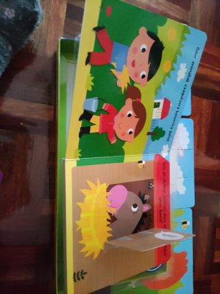 Baserrian azal-hegalak altxatu