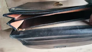 Cartera de piel negra
