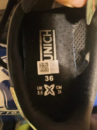 Zapatillas Munich Negras y Doradas