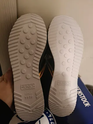 Zapatillas Munich Negras y Doradas