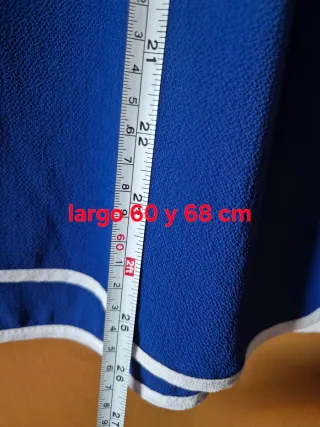 Blusa azul con ribete blanco