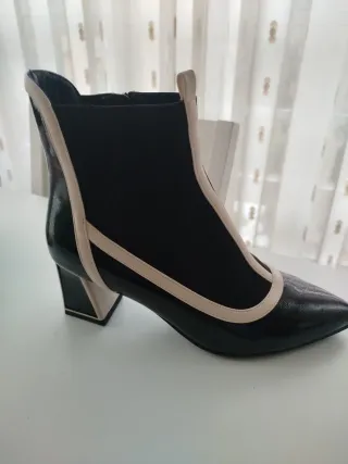 Botín negro y beige nuevo