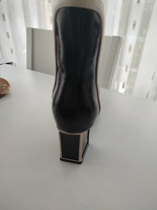 Botín negro y beige nuevo