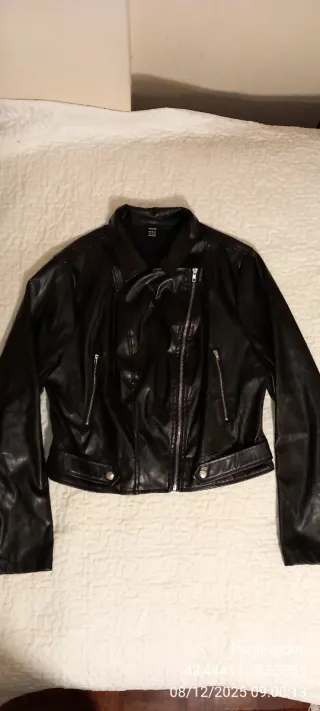 Chaqueta y falda de piel negra