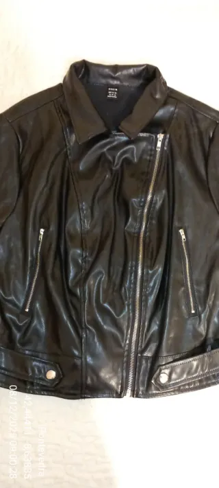 Chaqueta y falda de piel negra