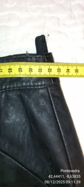 Chaqueta y falda de piel negra