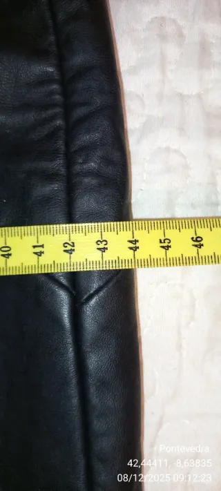 Chaqueta y falda de piel negra