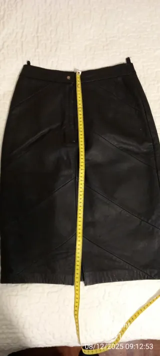 Chaqueta y falda de piel negra