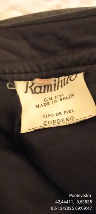 Chaqueta y falda de piel negra