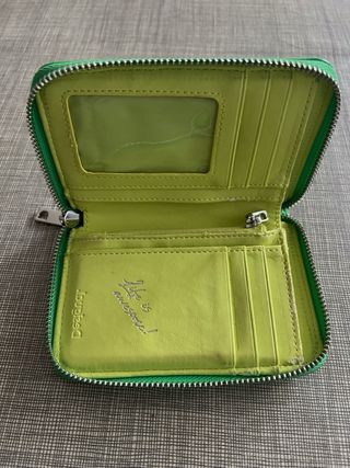 Cartera Desigual Verde con Logo Grabado
