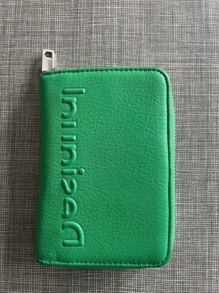 Cartera Desigual Verde con Logo Grabado